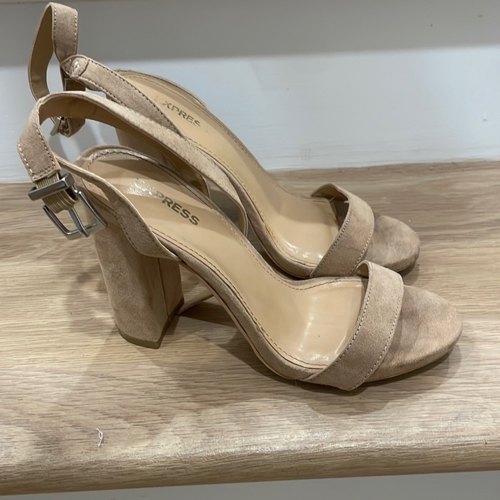 Express sandals